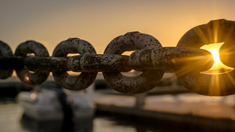 boat-chain-dawn-119562.jpg