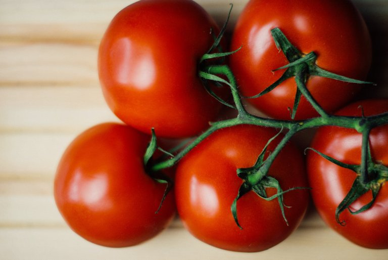 food-wood-tomatoes.jpg