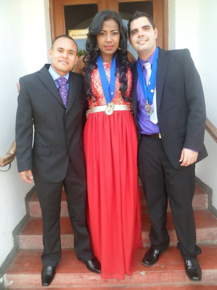 JULIA GALANES GRADUACION.jpg