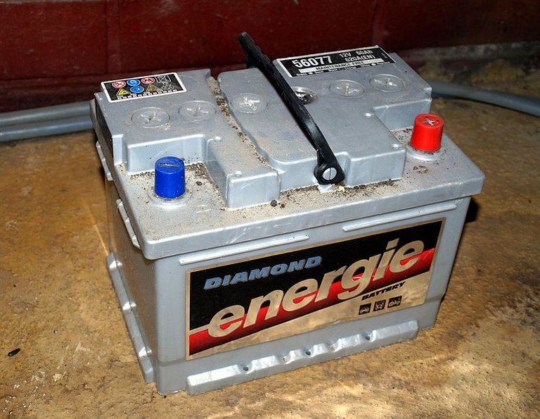 773px-Diamond_Energie_car_battery.jpg