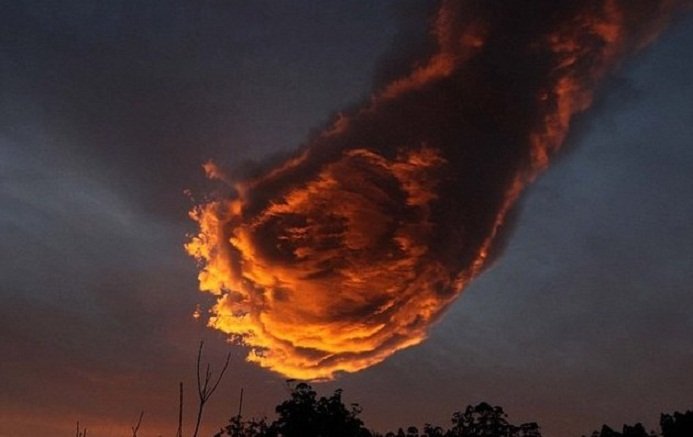 nube-la-mano-de-dios.jpg