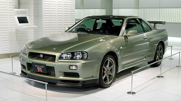 800px-Nissan_Skyline_R34 10ma gen 1.jpg