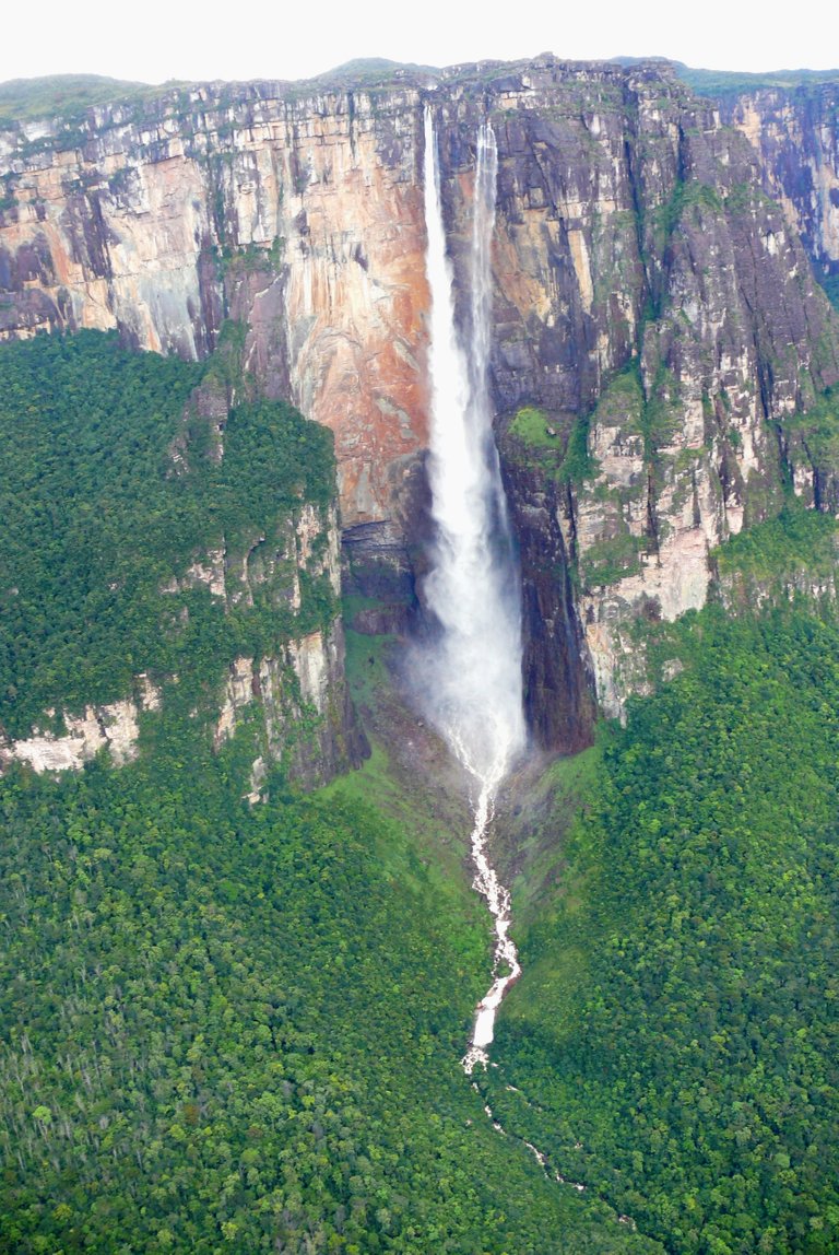 Canaima_-_Salto_Angel.jpg