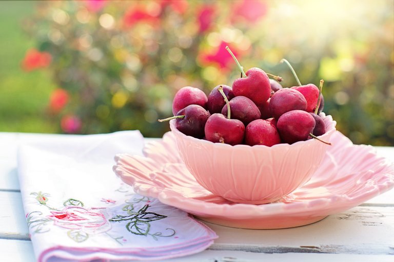 cherries-2402449_1920.jpg