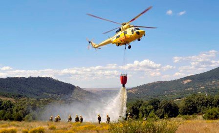 f5427-helicoptero_incendios_primerataque.jpg