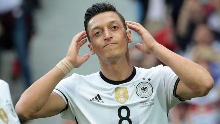 708415-mesut-ozil-reuters.jpg