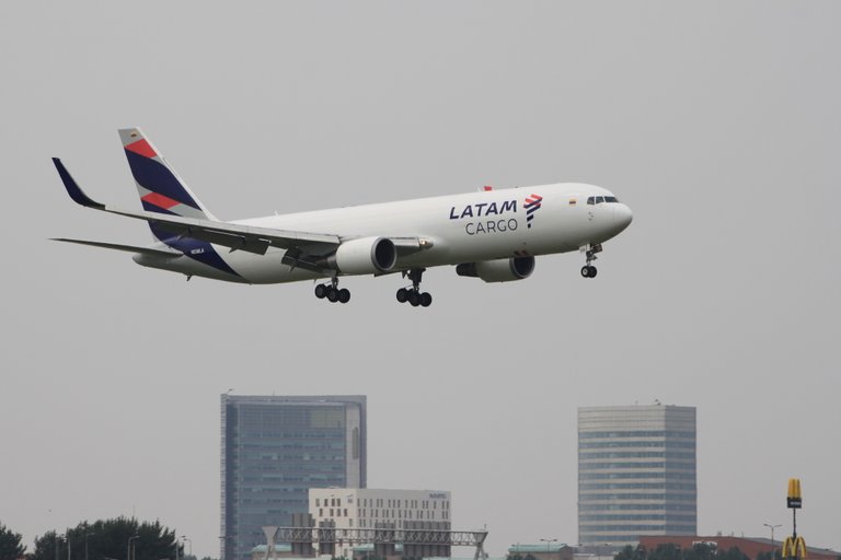 N536LA LATAM Cargo -B763F.JPG