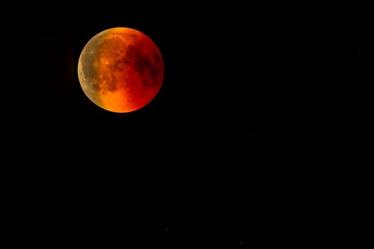 blood-moon-3572336_960_720.jpg