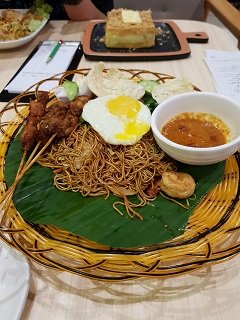 Mee Goreng with Satay.jpg