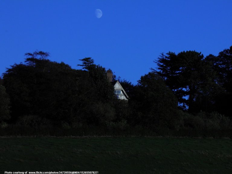 MoonOverSecludedHouse-001-040919.jpg