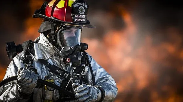 firefighter-752540__340.webp