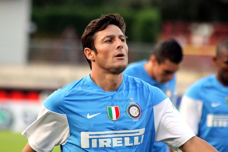 800px-Javier_Zanetti_-_Inter_Mailand_(2).jpg