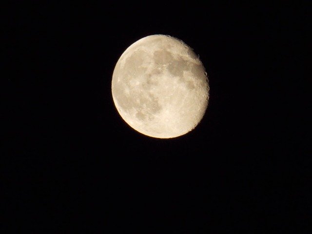 moon-957565_640.jpg