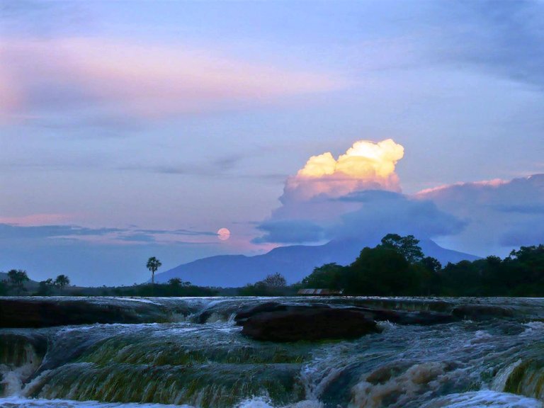 Salto Hacha... Canaima.jpg