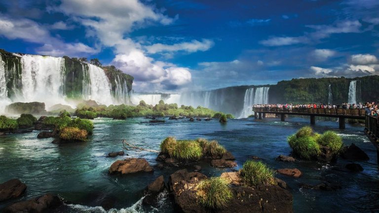 Argentina-Iguazu-Falls-Walking-Tour1-1600x900.jpg