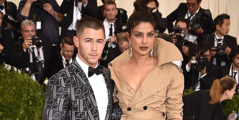 hbz-nick-jonas-priyanka-chopra-675592266-1532721067.jpg