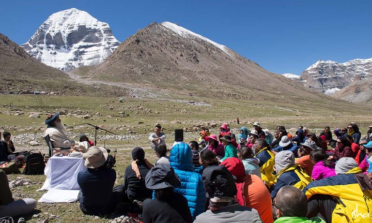 sadhguru-isha-wisdom-image-sadhguru-gives-a-darshan-at-base-of-kailash--what-a-pilgrimage-to-kailash-really-means-20160821_SUN_1007-e.jpg