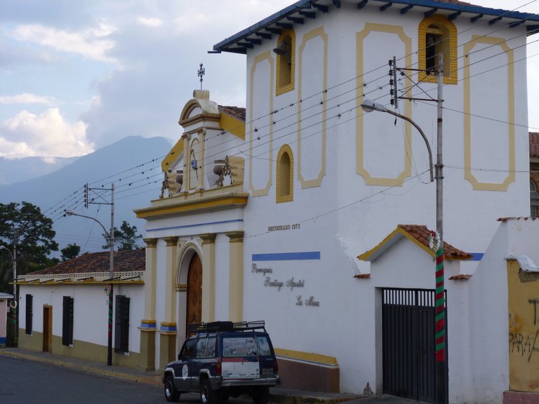 TEMPLO CATOLICO EN LA MESA.JPG