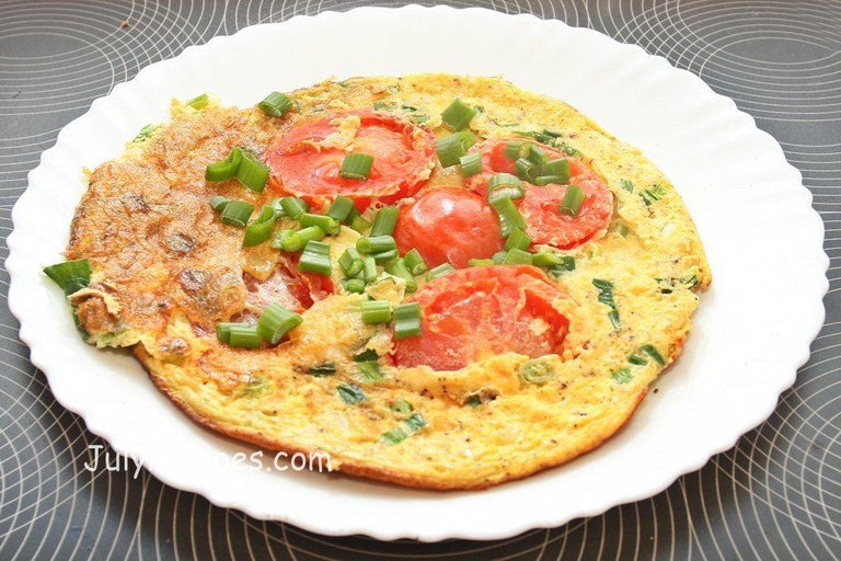 Tomato-and-spring-onion-omelet-recipe-1024x683.jpg