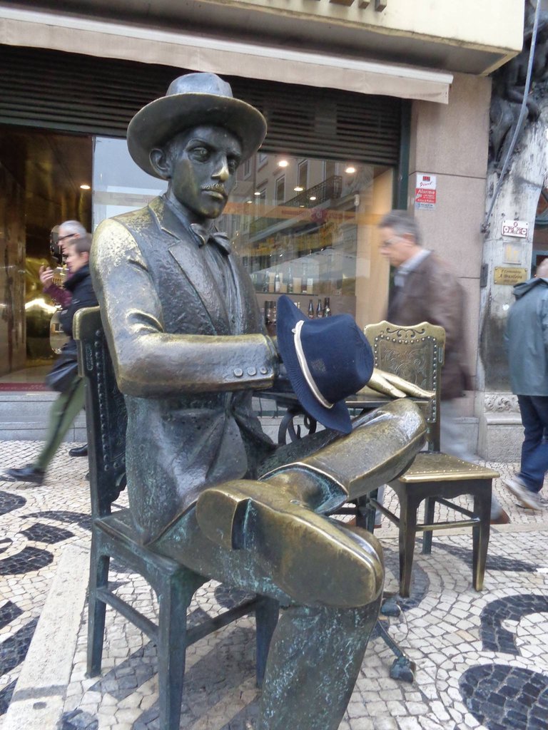 F pessoa.jpg