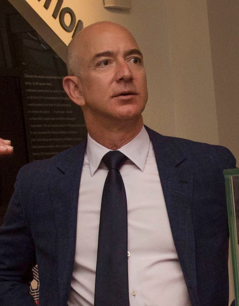 amazon ceo jeff bezos.jpg