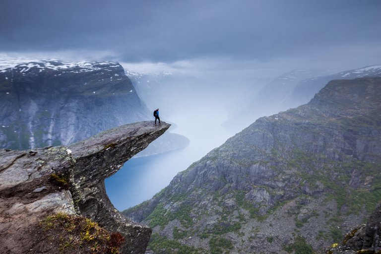 Trolltunga-Norway-2.jpg