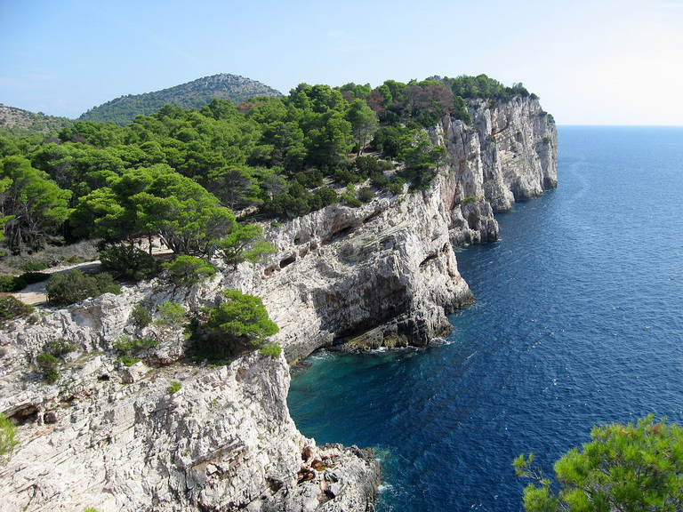 https://en.wikipedia.org/wiki/Croatia#/media/File:Telascica-Cliff.JPG
