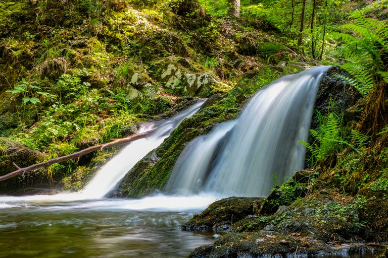 Priesnitz waterfalls 1.jpg