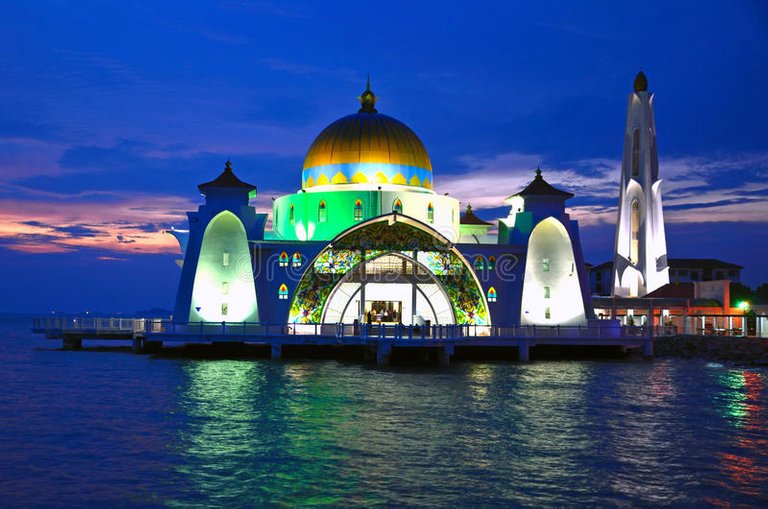 malacca-straits-mosque-26472645-1.jpg