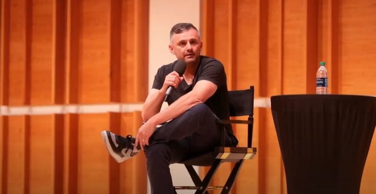 gary_vee_small.jpg