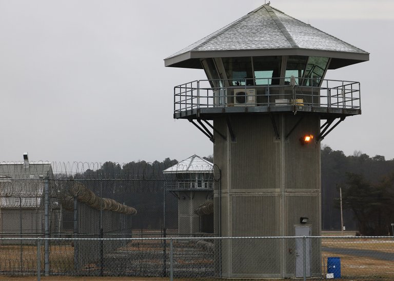 prison-4028830_1920.jpg