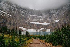 mountain-lake-1209212__180.jpg