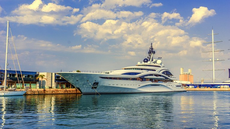 megayacht.jpg