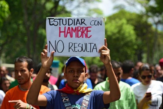 estudiantes_venezolanos_protestan_por_crisis.jpg