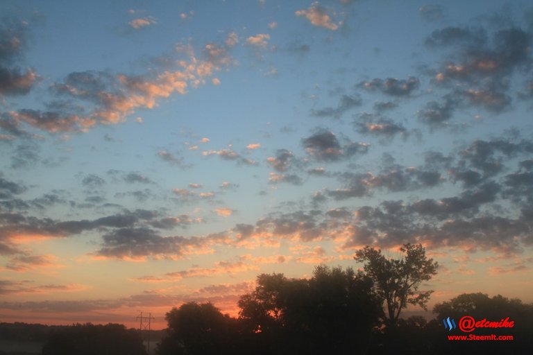 sunrise dawn morning clouds skyscape landscape SR0063.JPG