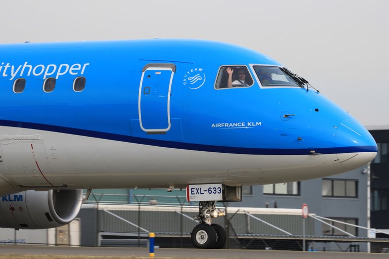 PH-EXL KLM Cityhopper -E175.JPG