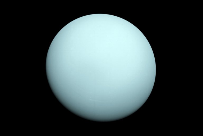 Uranus_as_seen_by_NASA's_Voyager_2.jpg