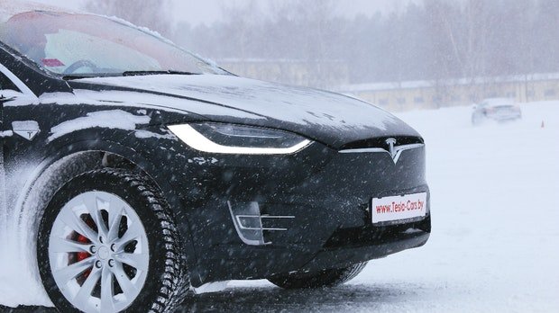 tesla-winter-shutterstock-1039032598.jpg