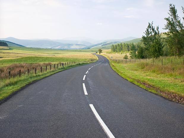 web-road-lines-empty-istock.jpg