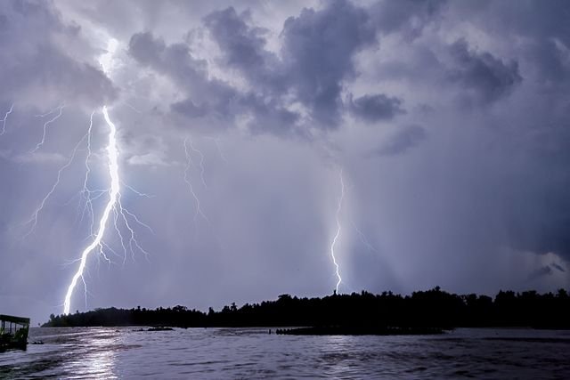 640px-Catatumbo_Lightning_-_Rayo_del_Catatumbo_(23691566642).jpg