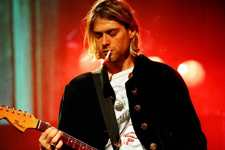 kurt-cobain-of-nirvana-mtv-live-and-loud-1993.jpg