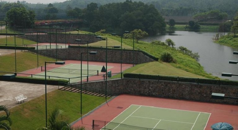 Mission-Hills-China-Tennis-courts.jpg