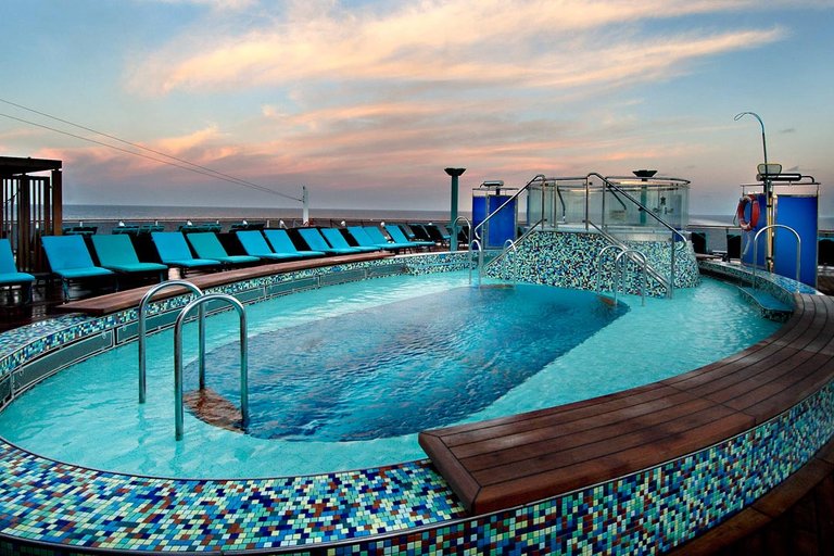 carnival serenity pool.jpg