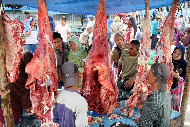 Pejual-daging-di-hari-meugang-di-Aceh.jpg