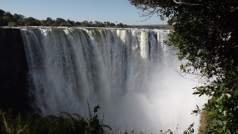 victoria-falls-605911_1280.jpg