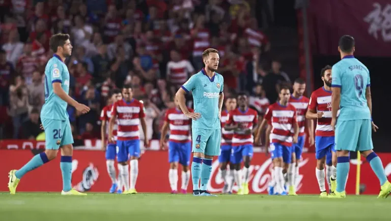 granada-cf-v-fc-barcelona-la-liga-5d8691214568bcaeac000004.webp