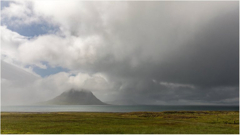 35440710343-kirkjufell-mountain (FILEminimizer).jpg