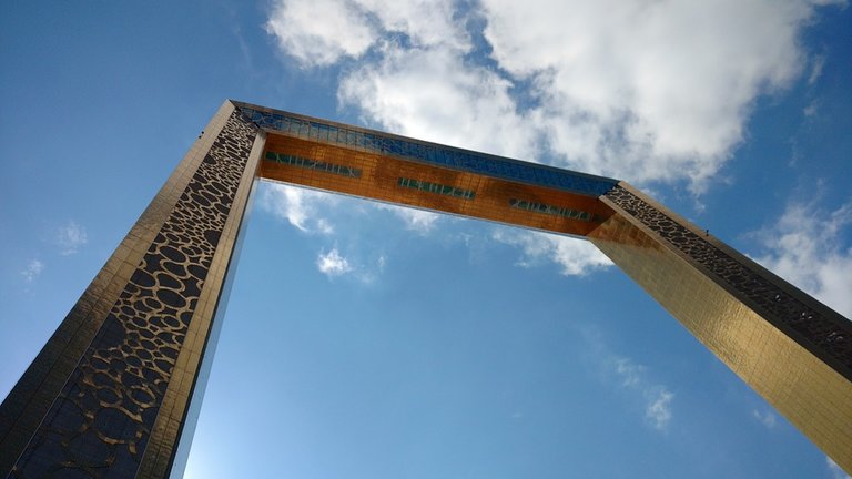 dubai frame 1.jpg