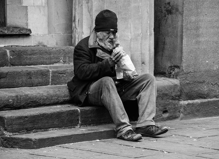 homeless-2532754_960_720.jpg