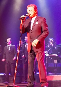 Frankie_Valli_2013.jpg